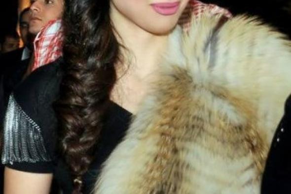 بعد طول غياب: اللبنانية قمر تعود للأضواء بكليب جديد