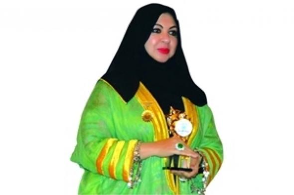 مصممة الأزياء الإماراتية منى المنصوري تفوز  بجائزة آسيا للتصميم