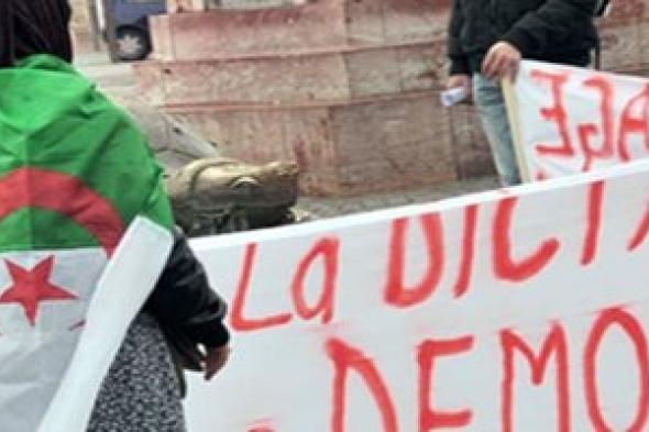 أمهات جزائريات عازبات يهددن بالانتحار الجماعي مع أطفالهن