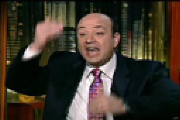 بالفيديو- عمرو أديب محتدا على صحفيين في عزاء خالد صالح: "بتاخدوا Selfie ليه؟!"