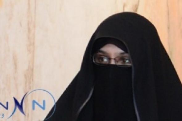 حمدان بن مبارك يكرم  فاطمة الزعابي على أفكارها الإبداعية المبتكرة في تصميم الفلل