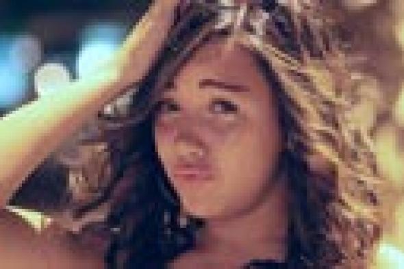 أحمد سلامة متعجبا من النقد الموجه لابنته سارة: أنا فخور بأدائها كـ"فتاة منحرفة"