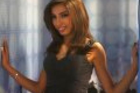 دنيا بطمة تطرح ألبومها الأول مع "بلاتينوم ريكوردز"