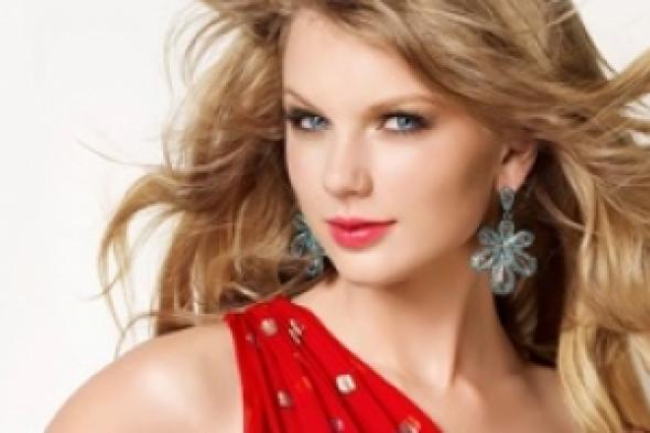 تايلور سويفت تفوز بلقب " امرأة العام" للمرة الثانية