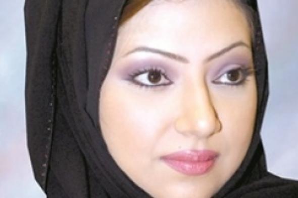 الإعلامية أمل عبد الملك تفوز بجائرة المرأة العربية