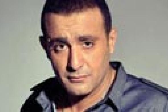 أحمد السقا مذيع للمرة الأولى مع "أسطورة الكرة الإسبانية" شابي هرنانديز