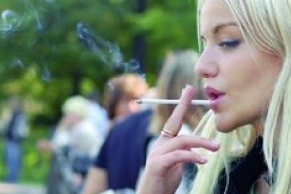 الامتناع عن التدخين يحمى المرأة من آلام انقطاع الطمث