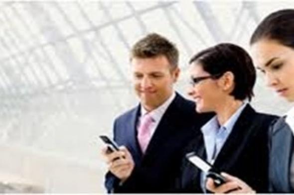 خبراء: تيسير العمليات المصرفية للنساء عبر الهاتف المحمول يعزز النمو في أفريقيا