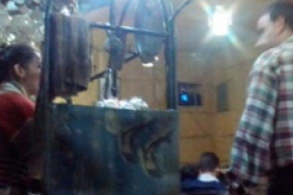 الحاجة تدفع السوريات للعمل بمقاهي دمشق