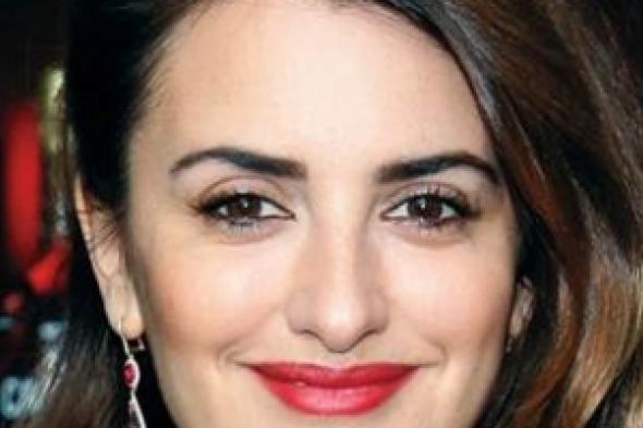 المرأة الأكثر إثارة في العالم توضح سر رشاقتها وأناقتها