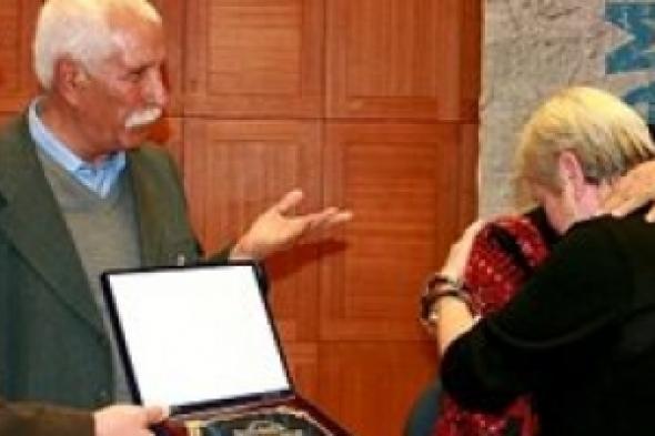 جائزة الكرامة 2014 تكرم المحامية شيرين العيساوي ونضالها السلمي