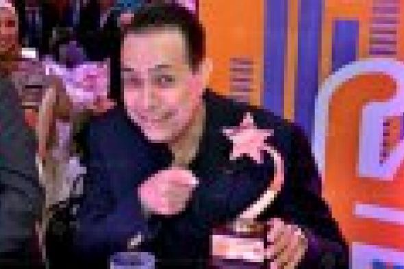 بالصور: تكريم حكيم عن"حلاوة روح" كأكثر الأغاني استماعًا علي الموبايل