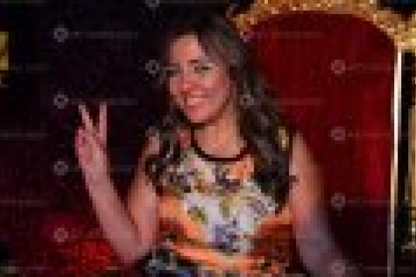 خطوبة مي كساب ومطرب أغاني المهرجانات "أوكا"