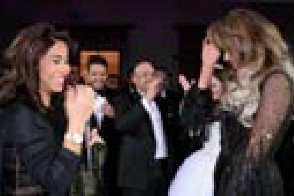 بالصور- شيرين تطلب من مايا دياب الرقص على غنائها