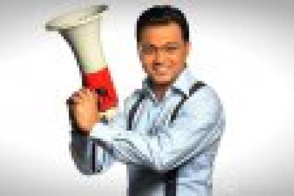 بالصور: عمرو رمزي يعود لتقديم البرامج عبر "روبابيكيا"