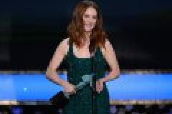 بالصور: إيدي ريدماين وجوليان مور يحصدان جوائز نقابة المُمثلين الأمريكية