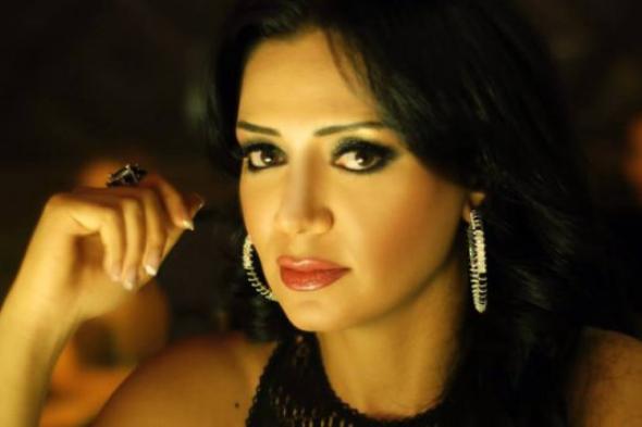 رانيا يوسف: لا أقدم إغراء.. والجمهور توقع مشاهد ساخنة في "ريجاتا"!