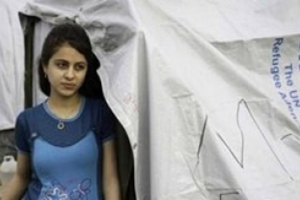 "واحات الجمال" ..صالونات لتجميل النساء وكسب الرزق في مخيمات النازحين بالعراق