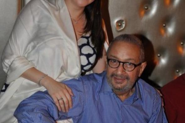 مي نور الشريف تطمئن الجمهور على صحة والدها