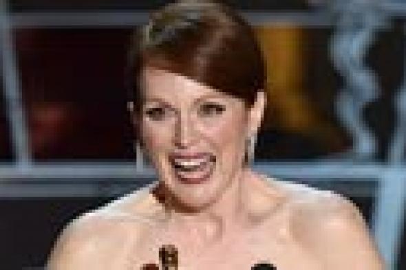 بالفيديو- جوليان مور: الفوز بالأوسكار قد يطيل العمر 5 سنوات