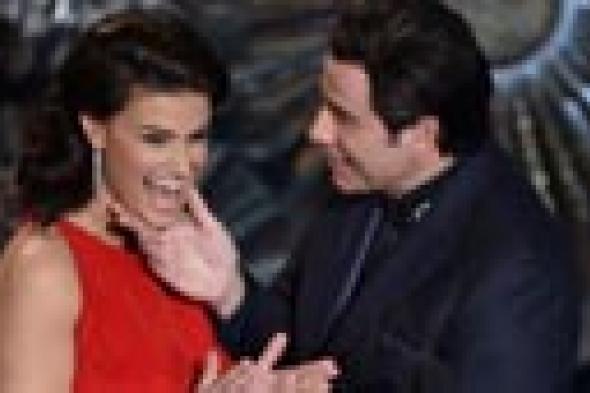 بالفيديو- هكذا انتقمت مغنية "Let It Go" من خطأ جون ترافولتا في اسمها بالأوسكار