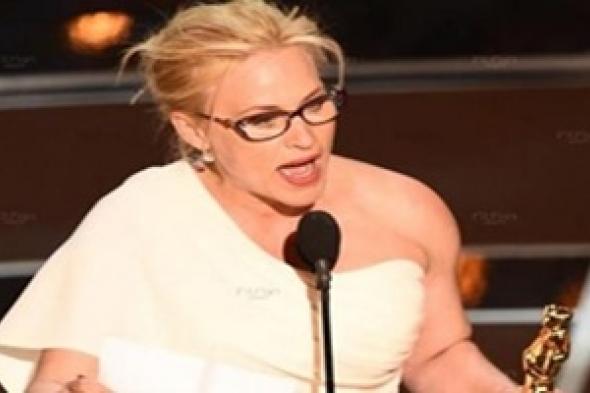 بالفيديو- باتريشيا أركيت تفوز بأوسكار أفضل ممثلة مساعدة وتنادي بحقوق المرأة