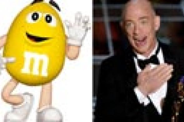 بالفيديو- قبل الأوسكار.. جي كي سيمنس كان حبة الفول السوداني "m&m"!