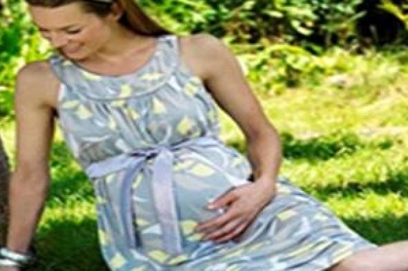 علماء: على المرأة الحامل التحدث مع جنينها