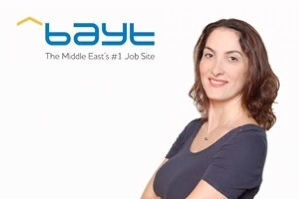 67% من السيدات العاملات في منطقة الشرق الأوسط وشمال أفريقيا يرون بأن التعامل مع الجنسين في مكان العمل متكافئ مع الغرب