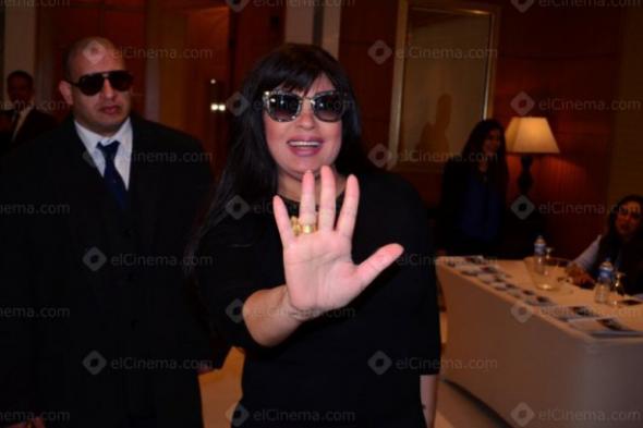 فيفي عبده تكشف سبب تسمية برنامجها بـ"خمسة مواه"