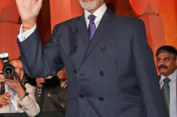 أكاديمية الفنون المصرية تمنح الدكتوراه الفخرية للنجم العالمي أميتاب بتشان