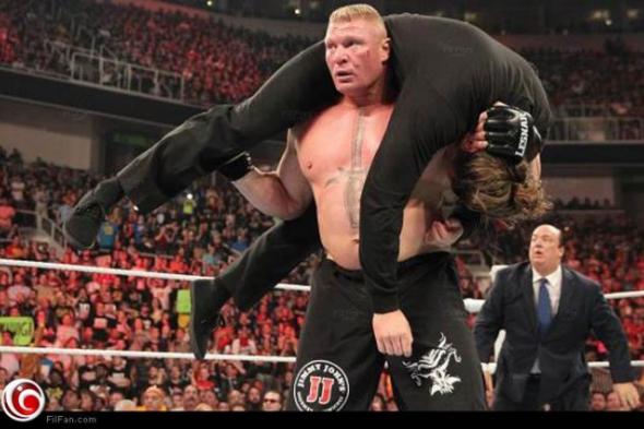 بالصور والفيديو- المصارع بروك ليسنر يفصل من WWE بعد إحداثه فوضى عارمة وبصقه على ستيفاني ماكمان!