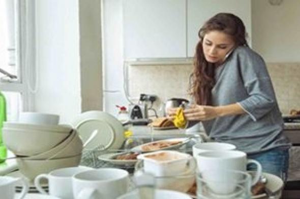 النساء والأعمال المنزلية رفيقان لا يفترقان