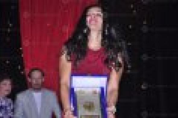 بالصور: تكريم غادة عادل وفاروق الفيشاوي في ختام "المسرح العالمي"