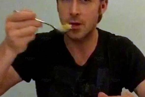 بالفيديو- ريان جوسلينج يتناول حبوب الإفطار لسبب وجيه