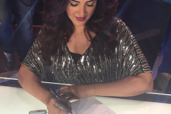 راغب علامة يطالب دنيا سمير غانم بـ"القسوة" على فريقها