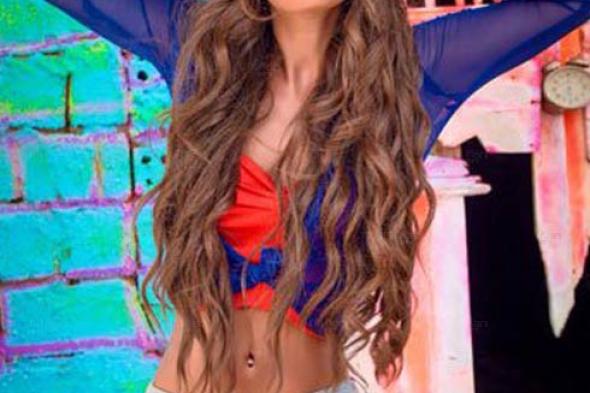 بالصور- ميرنا المهندس تستكمل إثارة الجدل بجلسة تصوير جديدة بـ "الشورت"