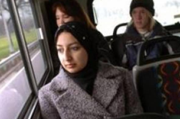 الهاربون من مجاورة المرأة