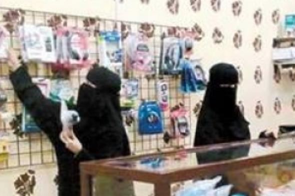 سعوديات يقتحمن عالم صيانة الجوالات.. ويكسرن حاجز احتكار الرجال