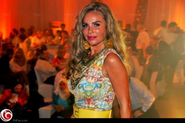 بالفيديو- نيكول سابا ترد على أسئلة متابعي صفحتها عبر Facebook