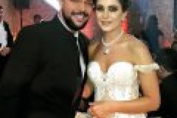 بالصور: النجمة السورية ديمة قندلفت تحتفل بزواجها من وزير الاقتصاد السوري