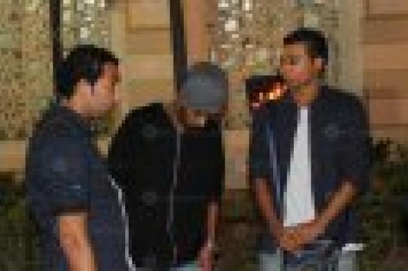 بالصور: تامر حسني ونجوم المهرجانات في عزاء أسامة فؤاد