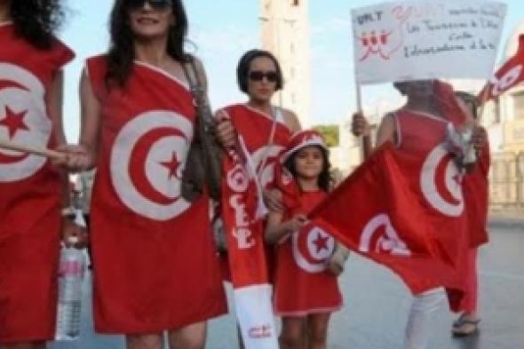 بعد الجزائريات.. التونسيات تطلقن حملة السيقان العارية