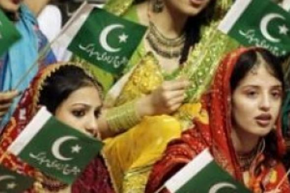 احتجاجات في باكستان ضد اعتبار أصوات النساء بالانتخابات "عورة"!