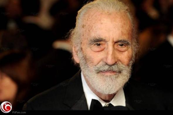 وفاة الممثل كريستوفر لي الشهير بدور "دراكولا" و"سارومان" عن 93 عاما