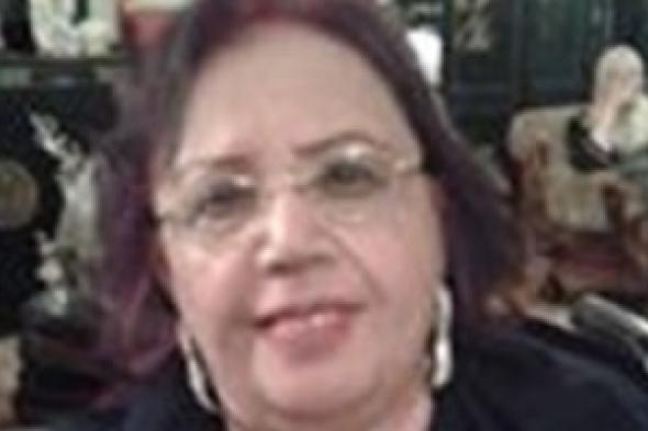 منى أمين توقع حصاد العمر