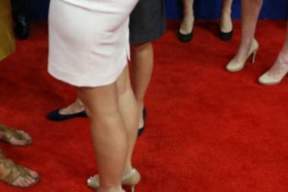 تنورة” الحرية و “فستان” الديمقراطية