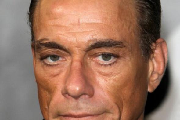 فان دام ينعي وفاة عمر الشريف