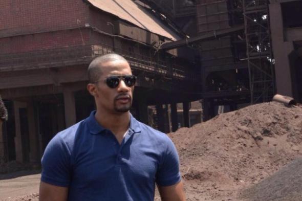 محمد رمضان يُهدي "شد أجزاء" للراحل عمر الشريف