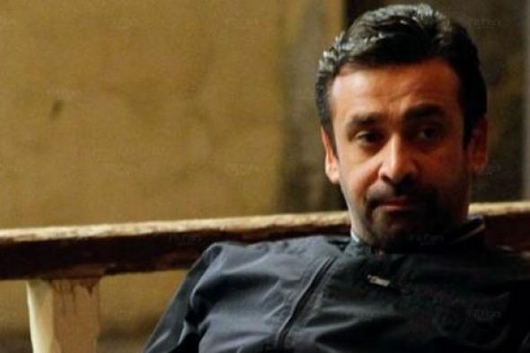 صورة- كريم عبد العزيز يهنئ جمهوره بعيد الفطر مع طفليه.. فمن منهما يشبهه؟